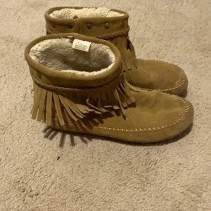 Lucky brand moccasin. Normal wear. Super cozy inside faux fur lined
